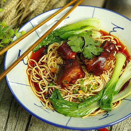 還記得網(wǎng)紅拉面小哥嗎，面碰面請你吃地到的重慶小面（圖）_1