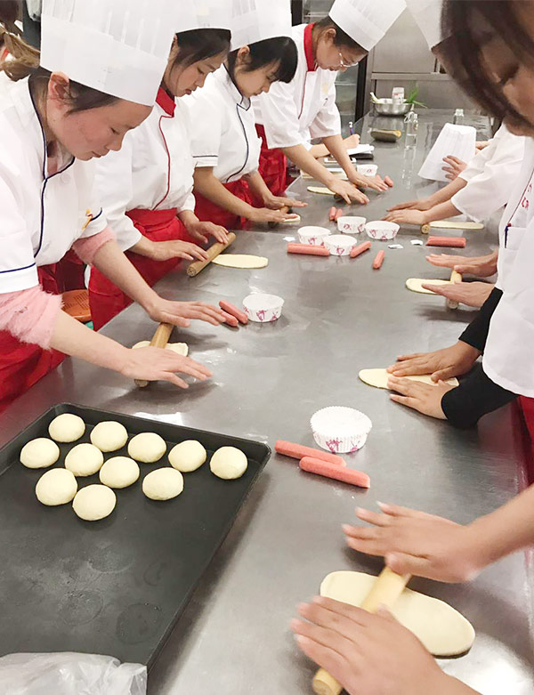 北京學做蛋糕多少錢 古城西點學校學費貴嗎_1