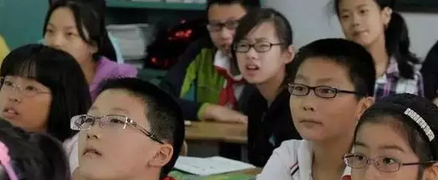 为什么中国这么多孩子戴眼镜？_1