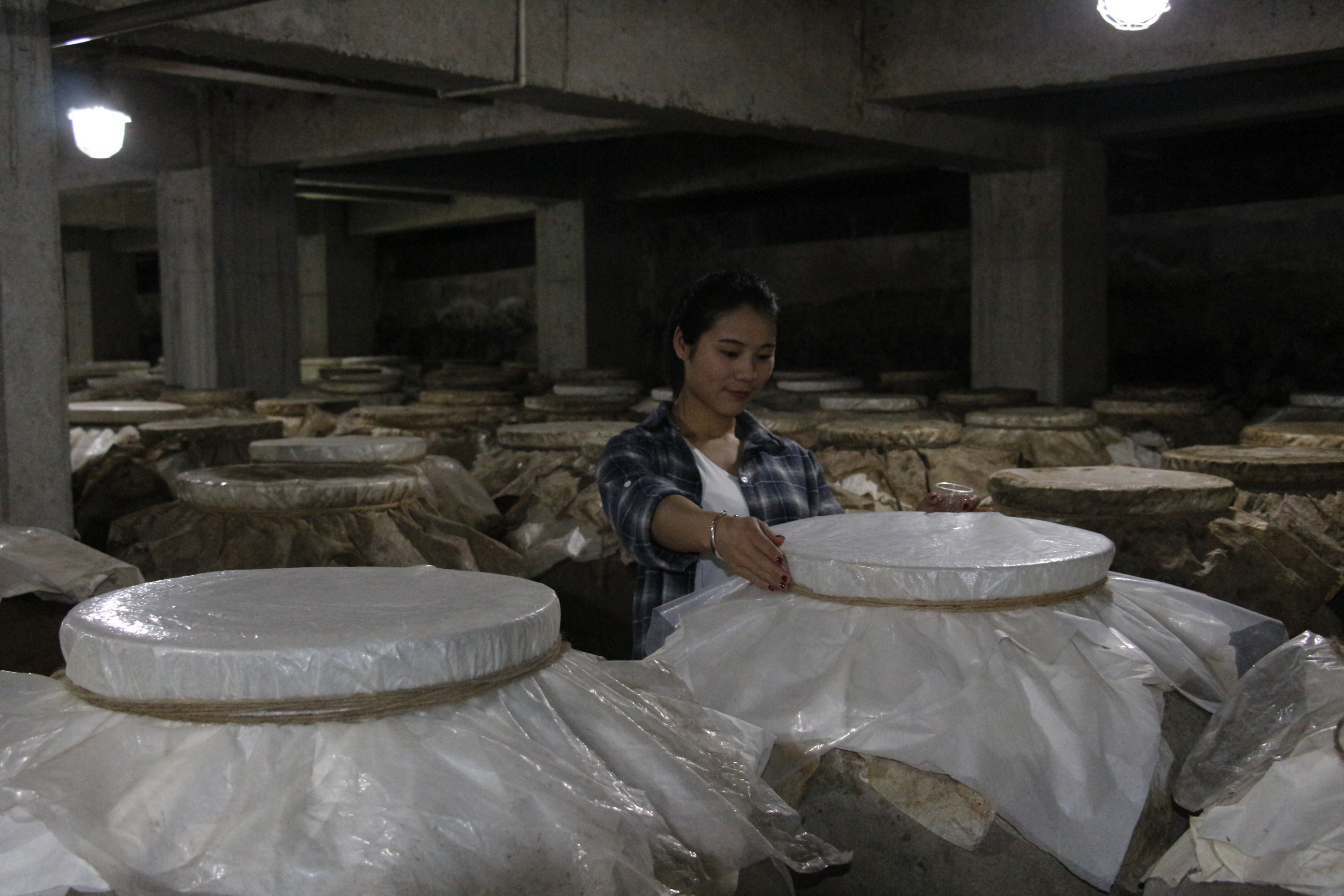 窖泥封壇酒的批發(fā)和代理貨價(jià)一樣嗎？_2