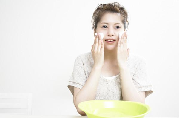 戴隱形眼鏡洗臉可以嗎 , POLYTOUCH美瞳生產(chǎn)廠家（圖）_1