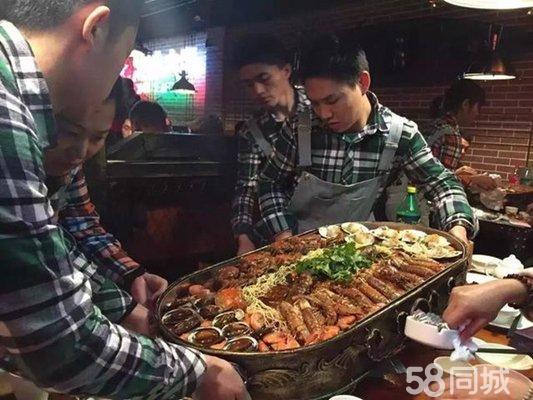 海鮮大咖】10萬(wàn)開價(jià)值30萬(wàn)餐廳+自助烤魚麻辣龍蝦(圖)_1