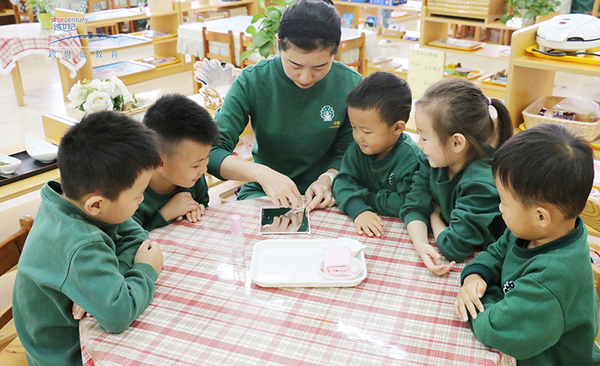 看看蒙氏教師的工作！還把孩子送到普通幼兒園？_3