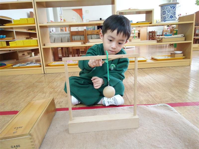 跨世紀幼兒園蒙氏教育中“旋轉(zhuǎn)三體”的魔力_2