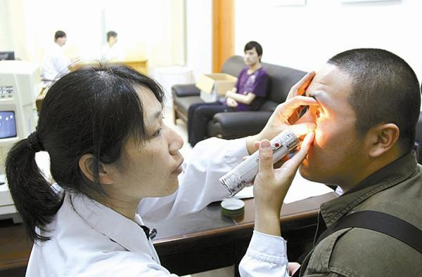 體檢可以戴隱形眼鏡嗎,POLYTOUCH隱形眼鏡制造商（圖）_1