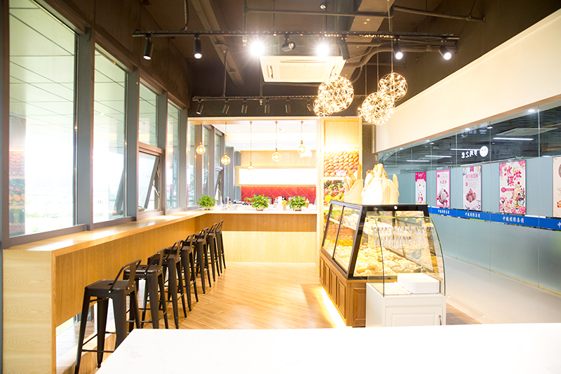 創(chuàng)業(yè)做生意，開羅瑪之戀冰淇淋加盟店人氣足生意好!_3