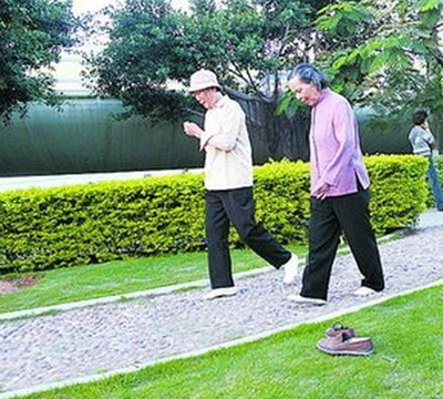 腰突導(dǎo)致坐骨神經(jīng)痛想康復(fù)需要注意這幾點_2