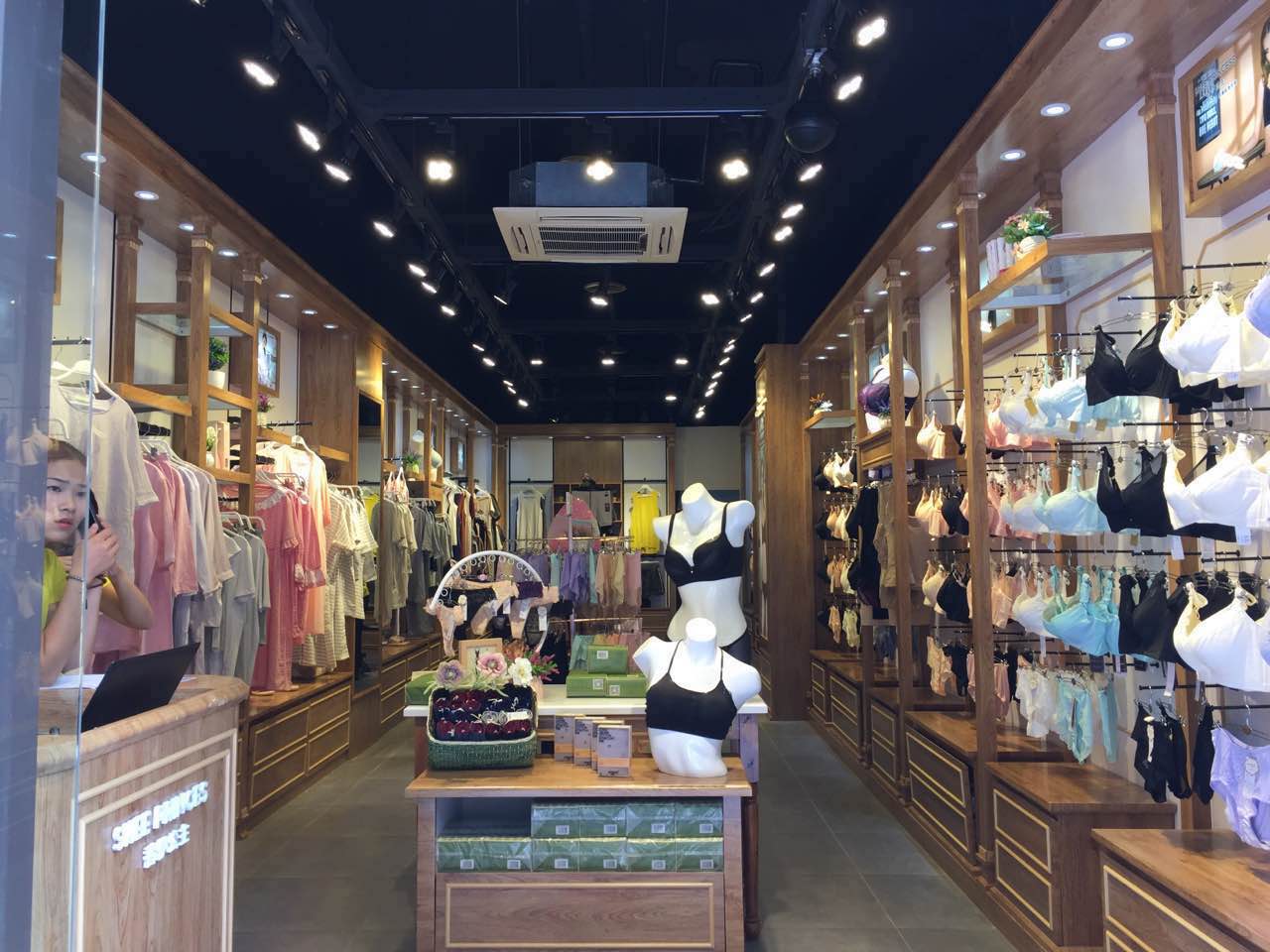 創(chuàng)新模式內衣品牌，雙運營模式的內衣店（圖）_2