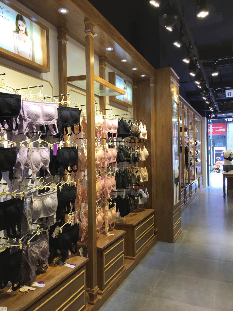 創(chuàng)新模式內衣品牌，雙運營模式的內衣店（圖）_6