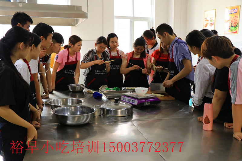 南陽(yáng)小吃培訓(xùn)10年老品牌手把手教學(xué)南陽(yáng)小吃技能培訓(xùn)（圖）_1