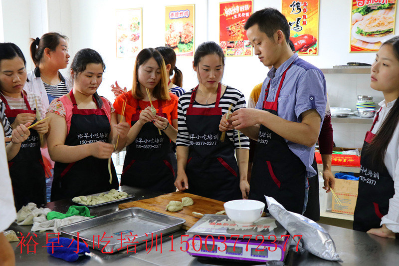 南陽(yáng)小吃培訓(xùn)10年老品牌手把手教學(xué)南陽(yáng)小吃技能培訓(xùn)（圖）_4