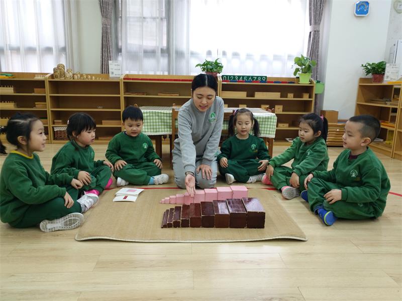 跨世紀(jì)蒙氏幼兒園感官領(lǐng)域竟然這么好玩而有用？_2