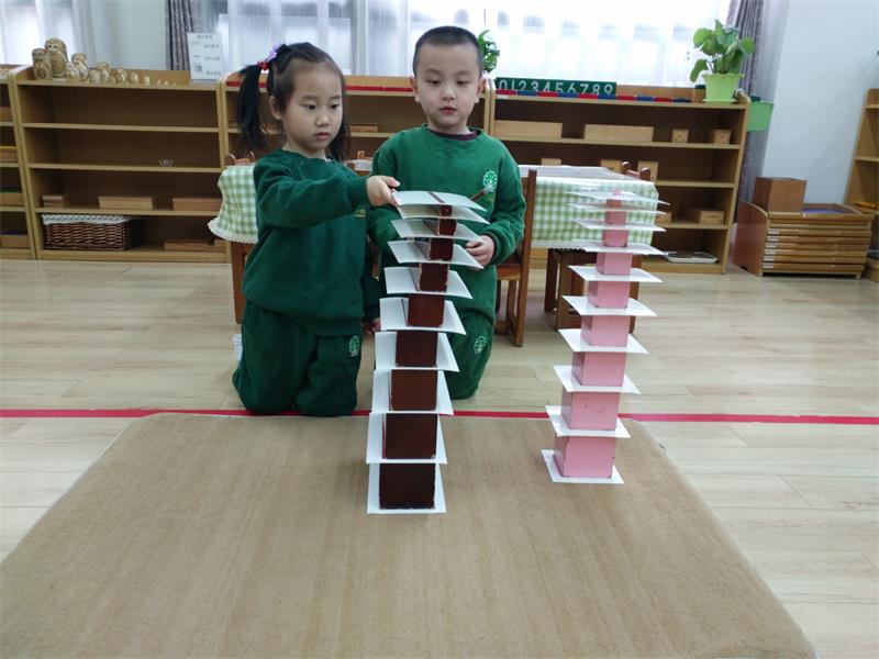 跨世紀(jì)蒙氏幼兒園感官領(lǐng)域竟然這么好玩而有用？_3