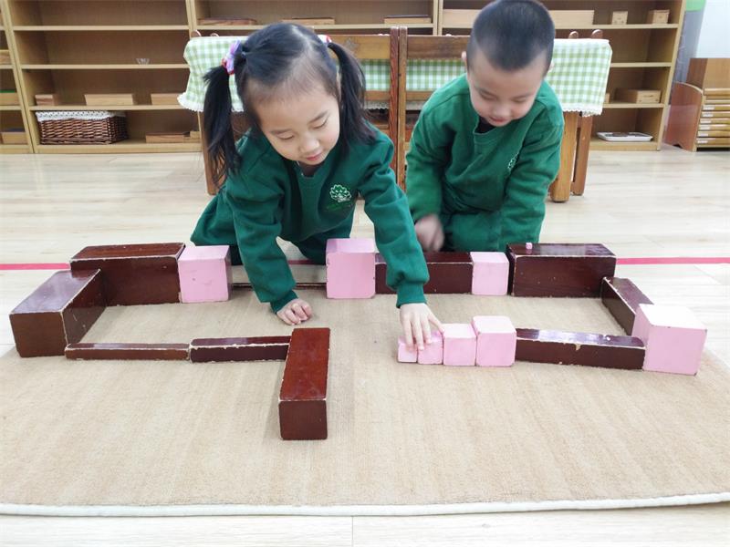 跨世紀(jì)蒙氏幼兒園感官領(lǐng)域竟然這么好玩而有用？_4