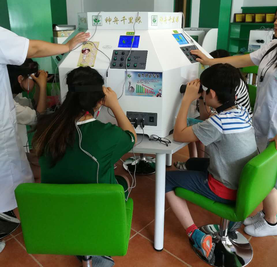 為什么眼科醫(yī)生選擇戴眼鏡卻不做激光手術矯正視力（圖）_2