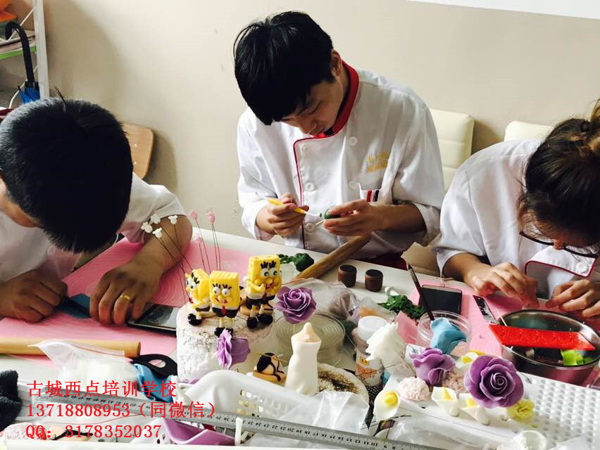 七月，讓我們與翻糖蛋糕更進(jìn)一步_1