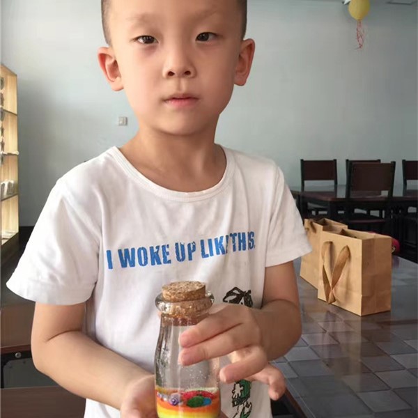 在陳店長的創(chuàng)意蠟燭店放飛自我，大膽創(chuàng)作（圖）_2