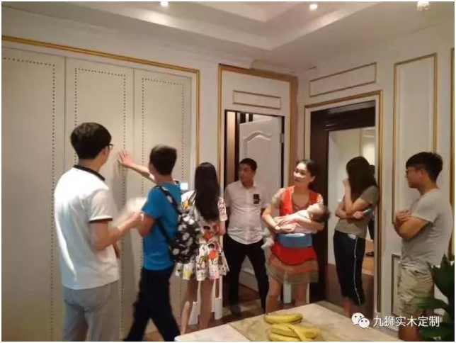 九獅實木定制九江旗艦店開業(yè)首日簽單210萬（圖）_3