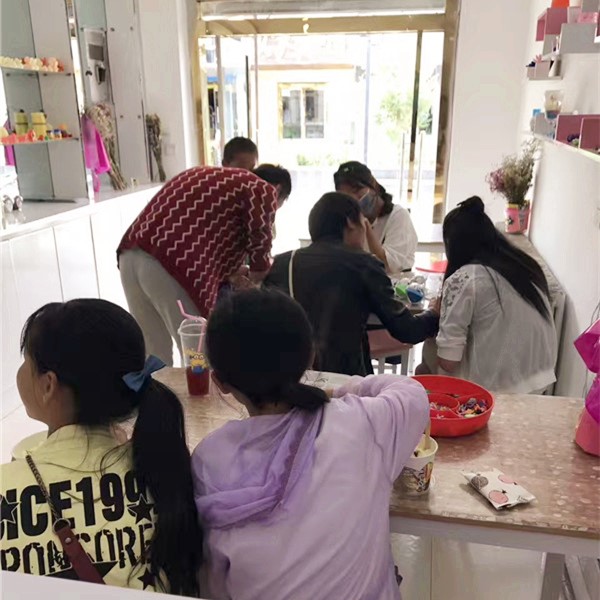 馬店長(zhǎng)的創(chuàng)意蠟燭店開(kāi)業(yè)啦！這個(gè)暑假就去玩（圖）_3