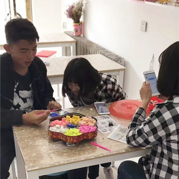 馬店長(zhǎng)的創(chuàng)意蠟燭店開(kāi)業(yè)啦！這個(gè)暑假就去玩（圖）_4