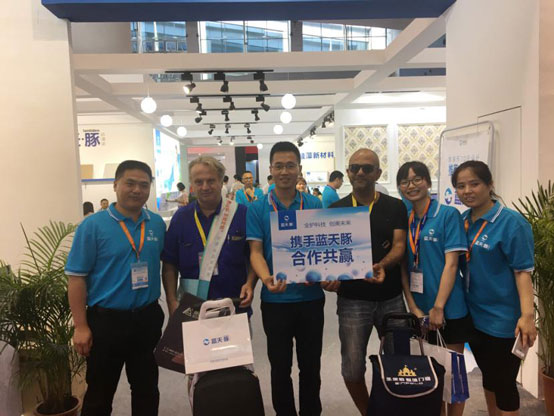 再创记录！2017广州建博会蓝天豚签约经销商超120家！（图）_8