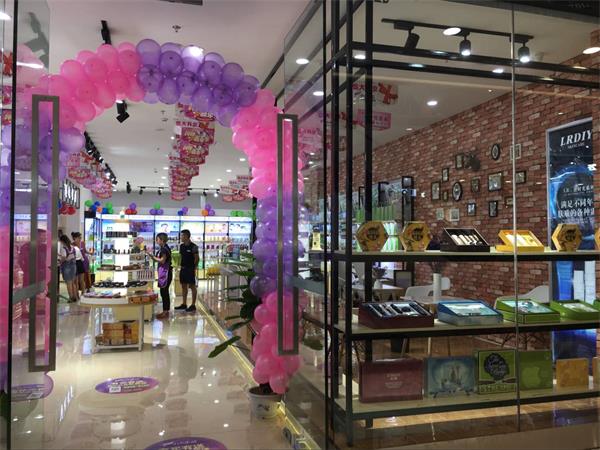 加盟小資生活連鎖化妝品，開啟你的財富之路（圖）_2