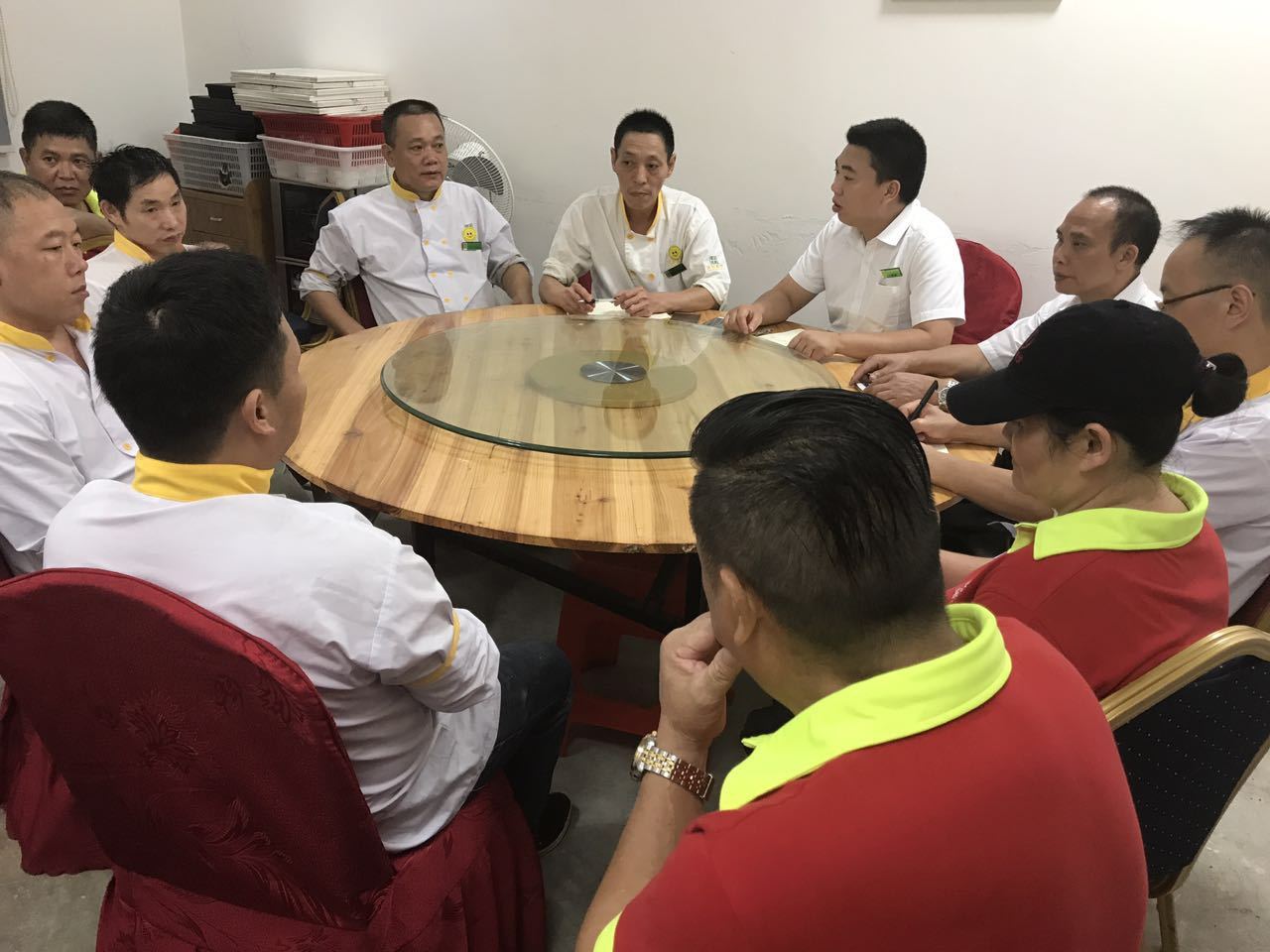 深圳食堂承包食堂外包公司承包公司食堂飯?zhí)贸邪募液茫盔櫂I(yè)餐飲廈門分部廚師會議召開_1