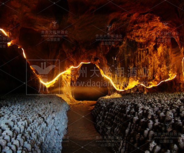 山洞中的洞藏老酒廠家（圖）_1