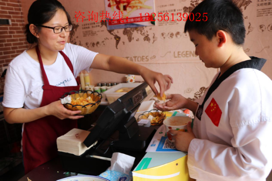 呀，震驚！2人開土豆傳奇加盟店，霸占一條街_1