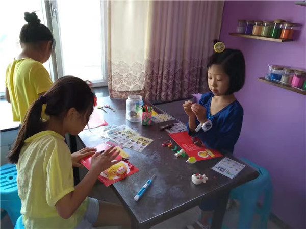 手工達(dá)人歡樂(lè)多，李店長(zhǎng)的創(chuàng)意DIY陶藝店分享（圖）_2