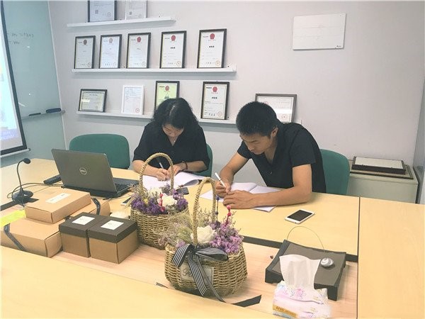 姜店長成功簽約加盟創(chuàng)意手工陶藝店（圖）_6