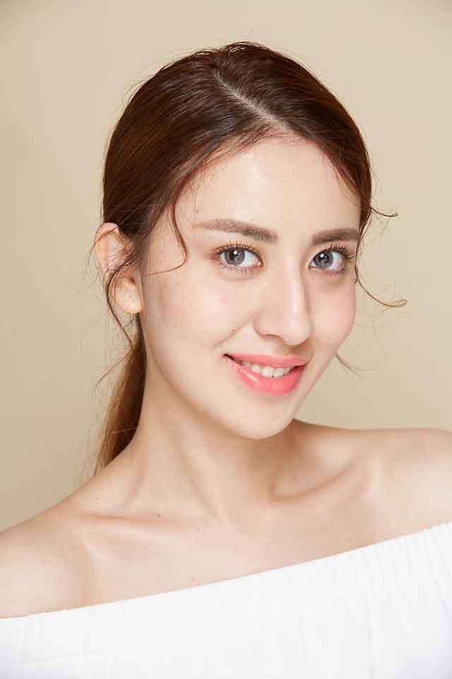 圈粉的方式有很多種，歐菲兒美瞳卻選擇最難的一種（圖）_1