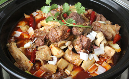 闖關(guān)東牛排牛尾一鍋香加盟費用（圖）_1