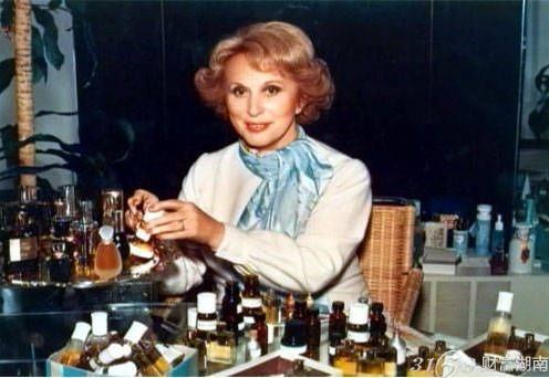 雅詩·蘭黛和都市白領(lǐng)香水迪拉瑞的香水個性（圖）_1