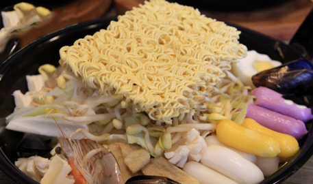 來自星星的韓國年糕火鍋加盟費(fèi)用_2