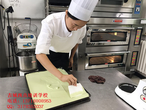 選擇古城非凡西點(diǎn)培訓(xùn)學(xué)校的優(yōu)勢你知道嗎？_2