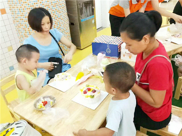 親子活動(dòng)DIY蛋糕，創(chuàng)意蠟燭店的分享（圖）_1