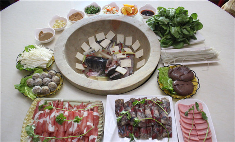 草帽石鍋魚加盟店加盟費(fèi)多少（圖）_1