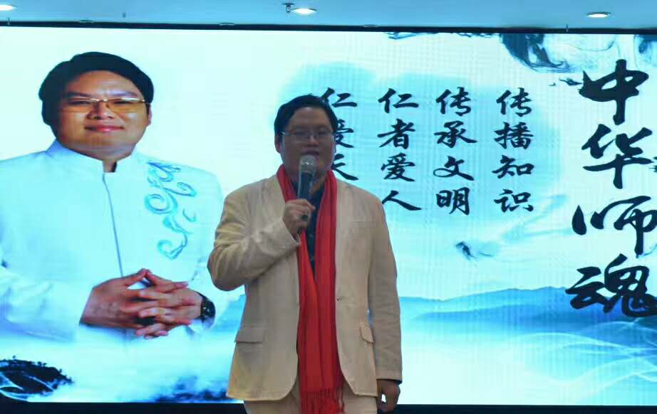 嚴(yán)兆海老師課程《顛覆一切的互聯(lián)網(wǎng)思維》課程講演在深圳南方聯(lián)合大酒店舉行（圖）_1