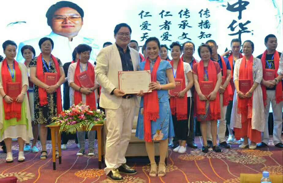 嚴(yán)兆海老師課程《顛覆一切的互聯(lián)網(wǎng)思維》課程講演在深圳南方聯(lián)合大酒店舉行（圖）_4