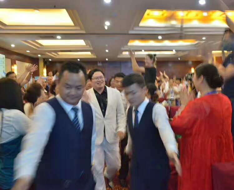 嚴(yán)兆海老師課程《顛覆一切的互聯(lián)網(wǎng)思維》課程講演在深圳南方聯(lián)合大酒店舉行（圖）_6