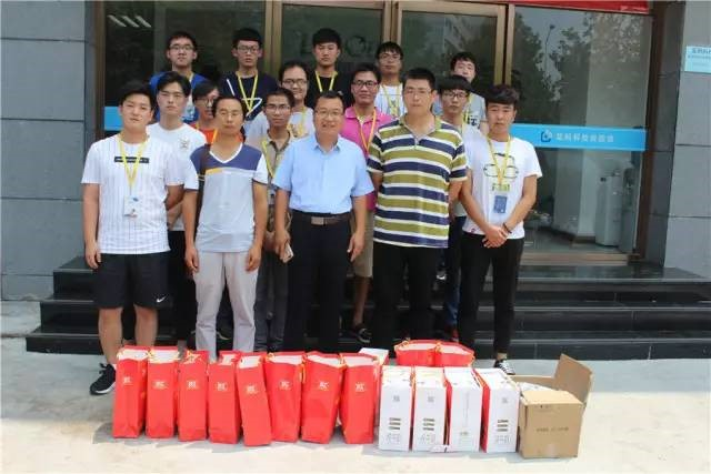 周口師范學院領導蒞臨藍鷗慰問學生（圖）_1