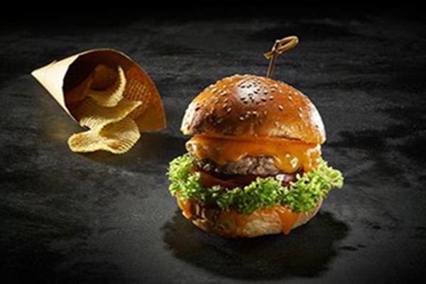 我想加盟現(xiàn)烤全麥漢堡加盟費要多少錢（圖）_1