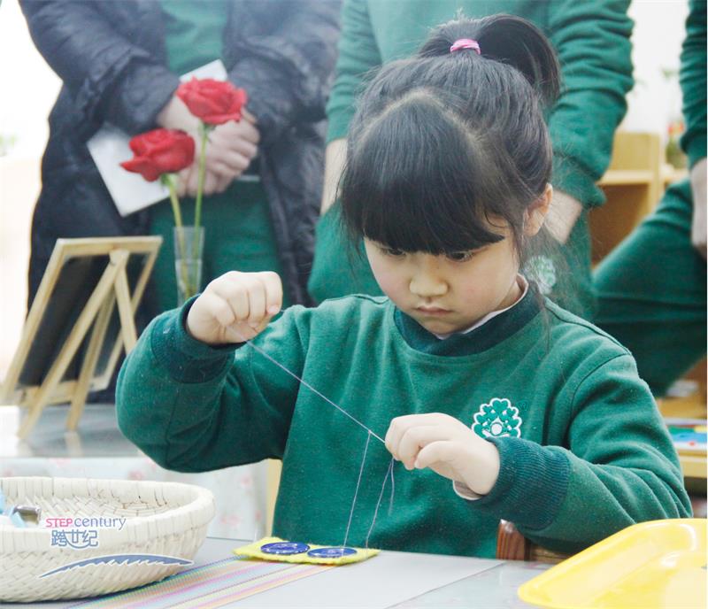 蒙氏教學(xué)日常生活領(lǐng)域在家庭中的運(yùn)用_3