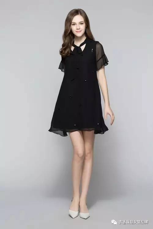 海邊度假，衣香霖庭裙裝比穿比基尼美多了（圖）_2