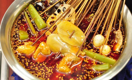 紅遍大江南北的串串香加盟項目創(chuàng)業(yè)小吃店店店排隊_2