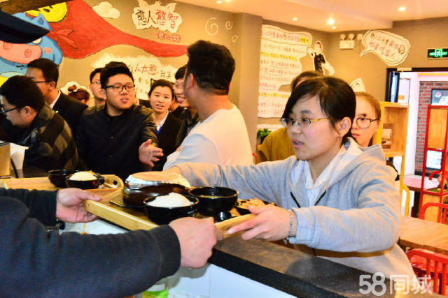 壇子燜肉米飯快餐加盟，憨小二加盟品牌_1