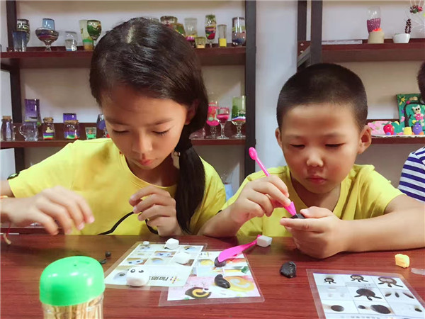 魏店長的綜合陶藝店受歡迎又非常有創(chuàng)意(圖)_1