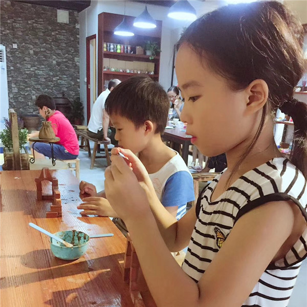 魏店長的綜合陶藝店受歡迎又非常有創(chuàng)意(圖)_8