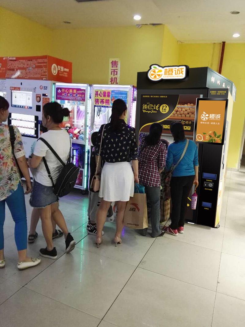 橙汁自助榨汁機(jī)加盟賺錢嗎_1